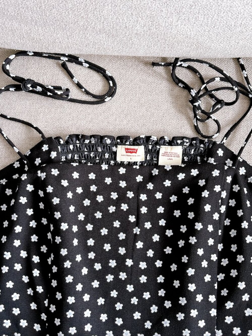 BRAND NEW LEVIS TOP - Picture 2 of 4